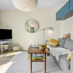 2 Bedroom Lovely In إلينغه