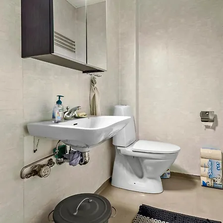 2 Bedroom Lovely In * אלינגה