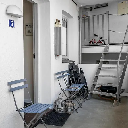 2 Bedroom Lovely In アリンエ