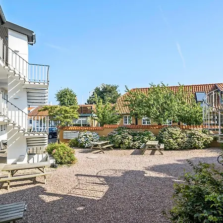 2 Bedroom Lovely In Apartment