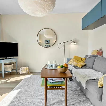 2 Bedroom Lovely In アリンエ