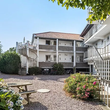 2 Bedroom Lovely In דירה *