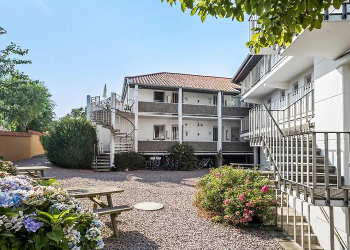 2 Bedroom Lovely In Appartement *